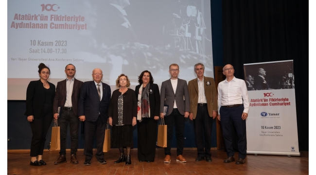 Yaşar Eğitim ve Kültür Vakfı tarafından düzenlenen panelde, "Atatürk'ün Fikirleriyle Aydınlanan Cumhuriyet" konuşuldu