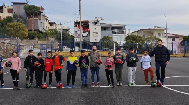 Çiğli'de okullara spor malzemesi desteği