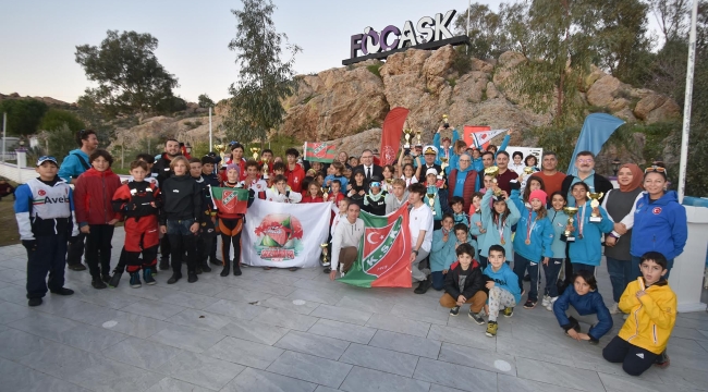 Foça'da yelken yarışları heyecanı