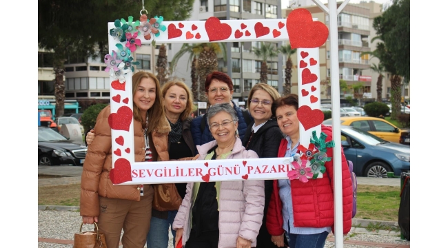Karşıyaka'da "Sevgililer Günü Pazarı" açıldı 