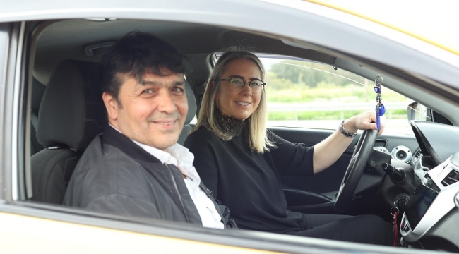 AK Parti Konak adayı Çankırı taksi şoförü oldu