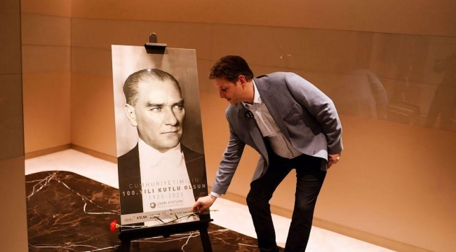 Atatürk sevgisini göğsüne kazıdı