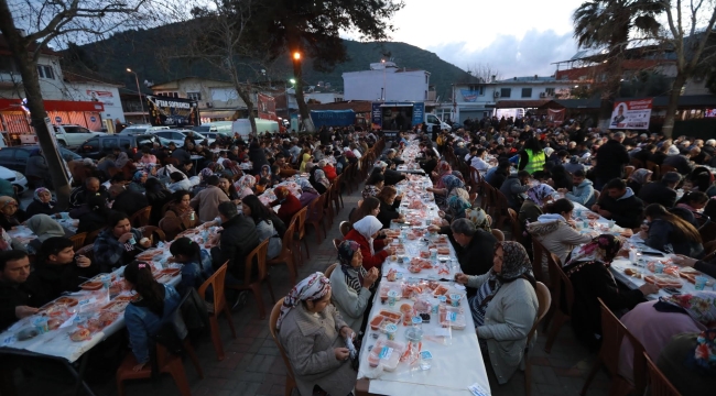 Efes Selçuk'ta dayanışma iftar sofraları ile büyüyor 