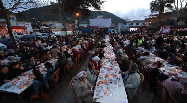 Efes Selçuk'ta dayanışma iftar sofraları ile büyüyor