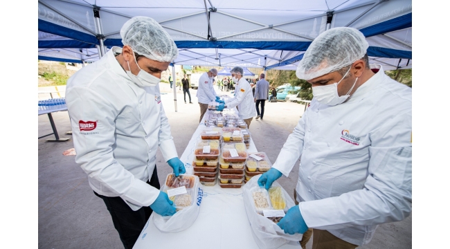 İzmir büyük iftar sofrasına hazır