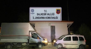 Ayvalık'ta jandarma 23 Afganistan uyruklu düzensiz göçmen ve 2 insan kaçakçısı yakaladı