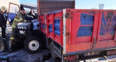 Ayvalık'ta zeytin işçilerini taşıdığı traktör kamyonet ile çarpıştı çok sayıda yaralı