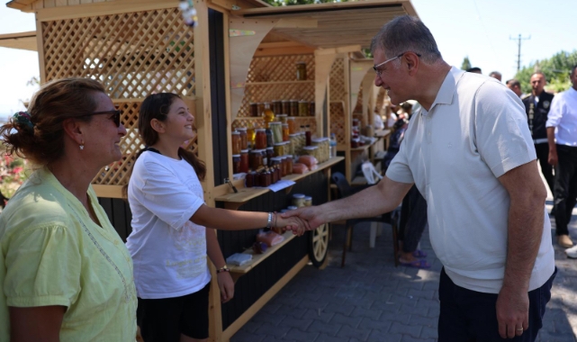 Başkan Tugay yangın bölgelerini yalnız bırakmıyor