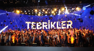 Diplomayı aldılar, İzmir Ekonomi’yi unutmadılar