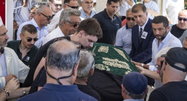 Foça’nın efsane başkanının oğlu son yolculuğuna uğurlandı