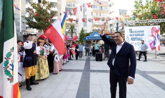 Halk Dansları Festivali'nden renkli kareler