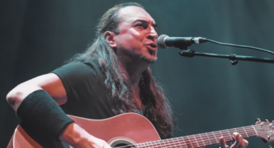 Rock müziğin efsanesi Ogün Sanlısoy Urla'ya geliyor