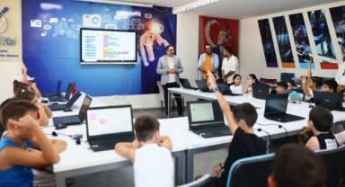 Başkan Yiğit, Robotik Kodlama Kursu öğrencileriyle buluştu