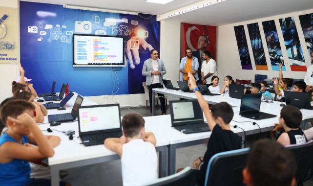 Başkan Yiğit, Robotik Kodlama Kursu öğrencileriyle buluştu
