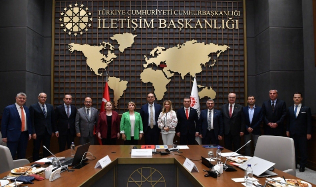 İzmir'den 24 gazeteciye basın kartı