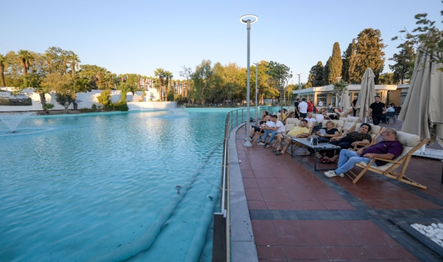 İzmirliler Göl Gazinosu’na akın etti