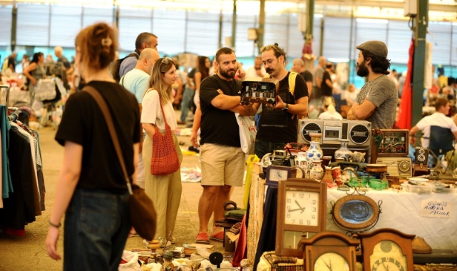 Karşıyaka'ya bit pazarı açıldı