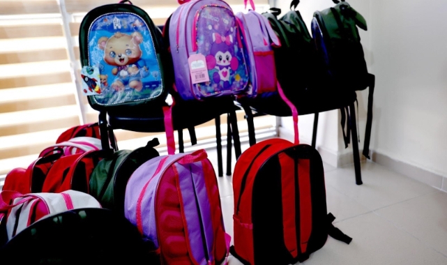 Öğrencilere kırtasiye ve kıyafet desteği