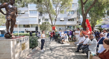 Taçsız Kral Metin Oktay heykeli önünde anıldı