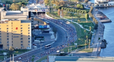 Uluslararası 9 Eylül İzmir Yarı Maratonu'ndan renkli kareler