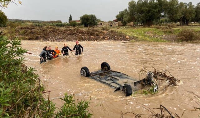 Foça’yı sel vurdu
