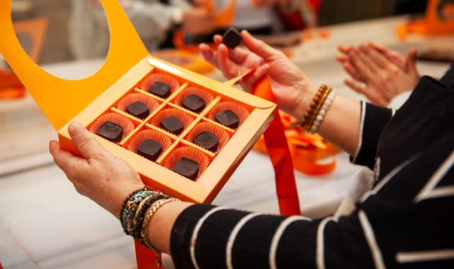 Gönüllü ellerden lösemili çocuklara tatlı hediye