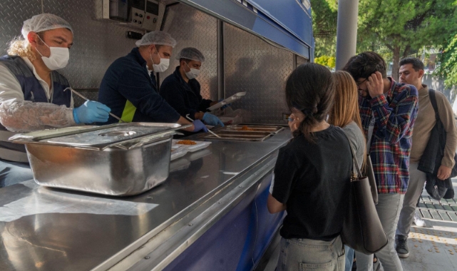 İzmir’de anne eli lezzetinde ücretsiz yemek