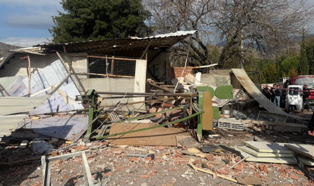 İzmir'de bir iş yerinde patlama meydana geldi