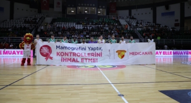Pembe farkındalık parkeye taşındı