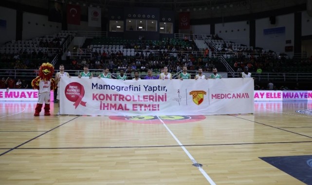 Pembe farkındalık parkeye taşındı