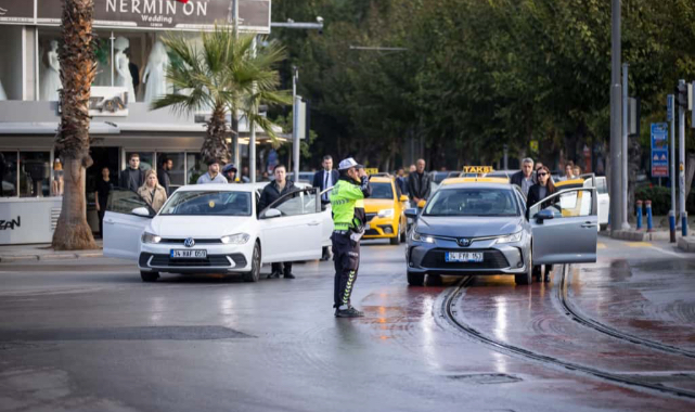 Atatürk’ün aramızdan ayrılışının 87’nci yılında hayat durdu