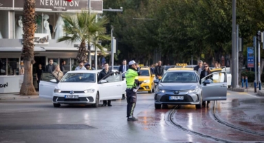 Atatürk’ün aramızdan ayrılışının 87’nci yılında hayat durdu