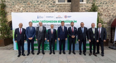 Başkan Tugay: Beklemek değil, geleceği inşa etmek zorundayız