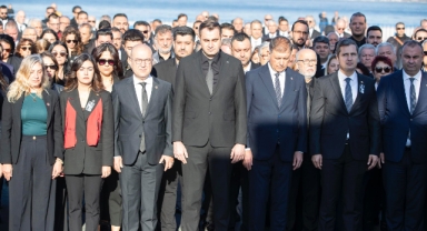 CHP İzmir 10 Kasım'da Ata'sını özlemle andı