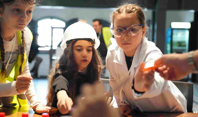 Çocuklar, Müzeyi Ele Geçirme Günü'nde Yaşar Müzesi'ni yönetmeye başladı!