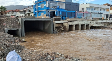 Foça'da dere yatağına yapılan kanal taşkını önledi