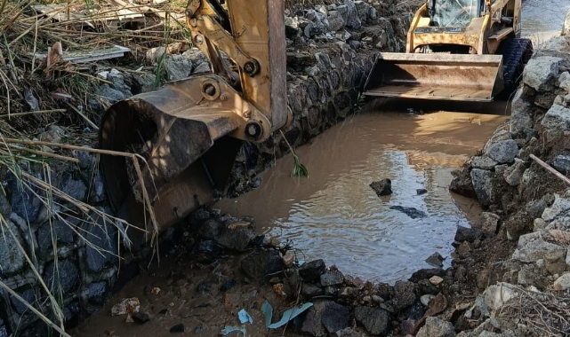 Foça’da yağışların ardından temizlik ve yenileme seferberliği