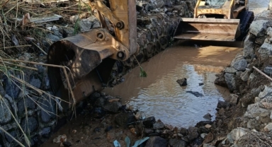 Foça’da yağışların ardından temizlik ve yenileme seferberliği