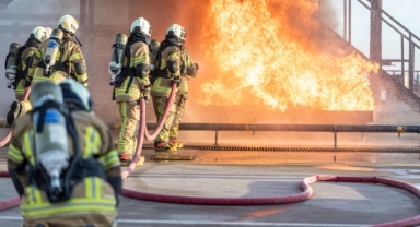 İzmir'de yeni itfaiye memurları göreve başladı