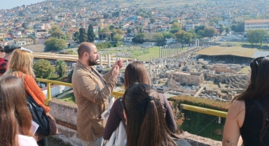 İzmir’in sokakları ‘tabloya’ dönüştü