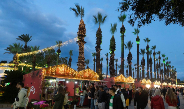 İzmir yeni yıla renkli festivalle merhaba diyor