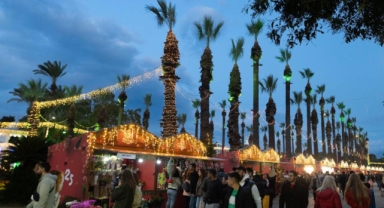 İzmir yeni yıla renkli festivalle merhaba diyor