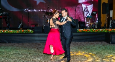 İZSİAD Cumhuriyet'i Balo ile kutladı