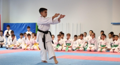 Kuşak atlama başarısı: Aliağalı karateciler Yıldızlar Ligi’ne odaklandı!