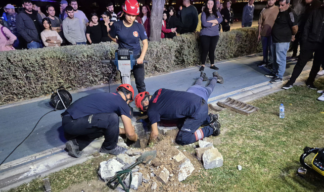 Mazgala düşen kayıp köpek ve yangında mahsur kalan kediler itfaiyenin çabasıyla kurtarıldı