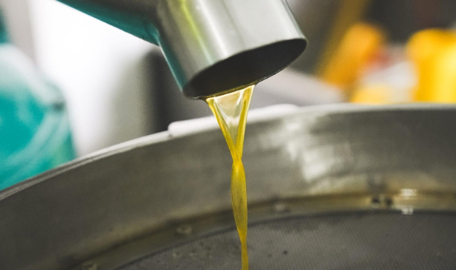 Seferihisar Belediyesi Zeytinyağı Fabrikası, yerel üreticilere can katmaya devam ediyor