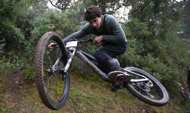 Atatürk Gençleri Enduro Dağ Bisikleti Yarışması'nda...