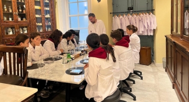 Eczacılık tarihine tanıklık eden yapı çocuklar ve gençlerle buluşuyor