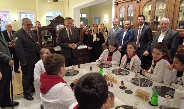 Eczacılık tarihine tanıklık eden yapı çocuklar ve gençlerle buluşuyor