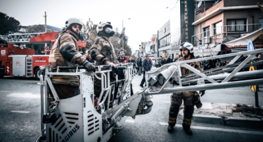 İş hanını alevler sardı, itfaiye 12 kişiyi kurtardı